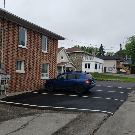 Cozy Quiet Place Next To Hwy Smart Tv+Wifi+Netflix Edmundston Exterior foto