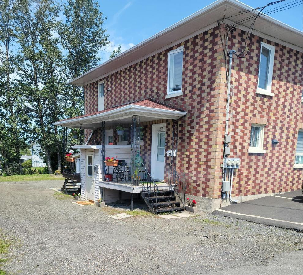 Cozy Quiet Place Next To Hwy Smart Tv+Wifi+Netflix Edmundston Exterior foto